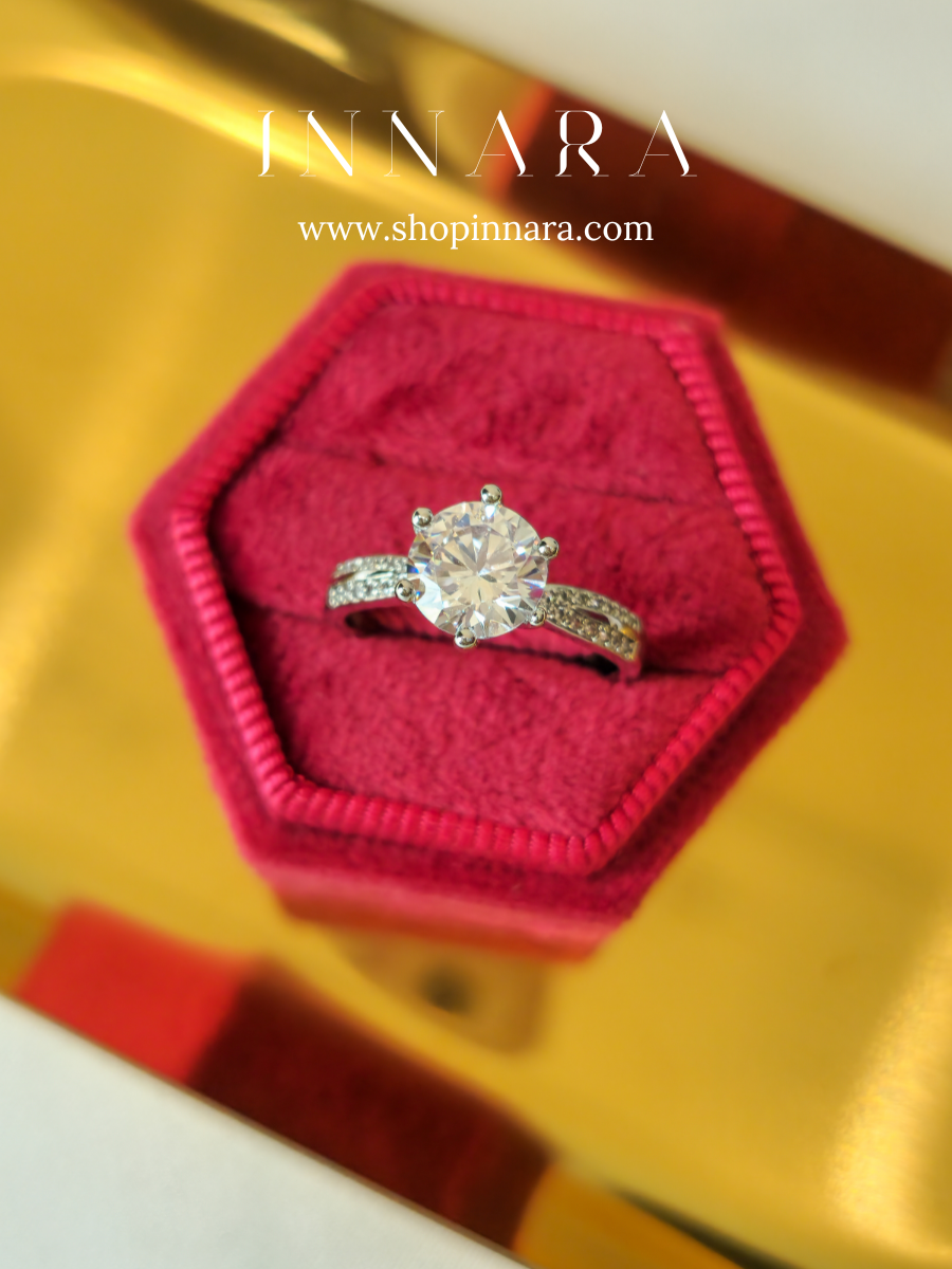 Dazzling Zirconia Ring (Adjustable)