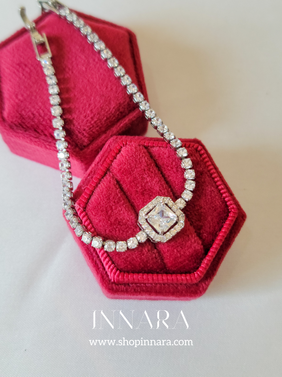 Glamour Link Bracelet
