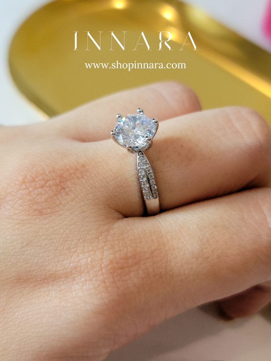 Dazzling Zirconia Ring (Adjustable)