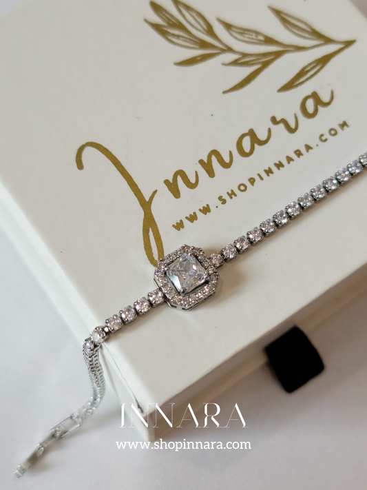 Glamour Link Bracelet