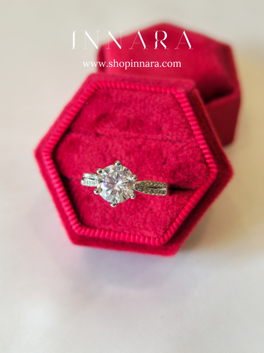 Dazzling Zirconia Ring (Adjustable)