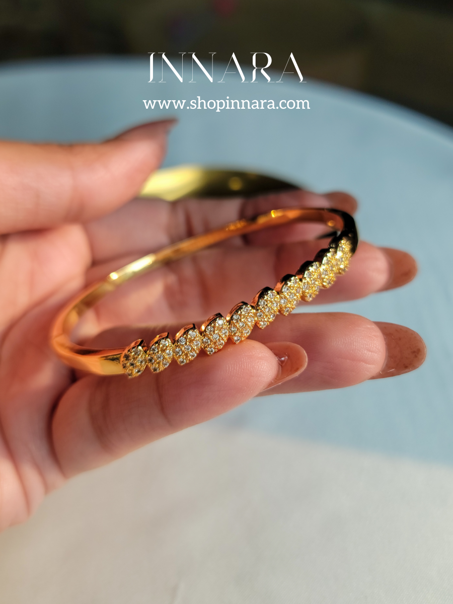 Solara Curve Bangle
