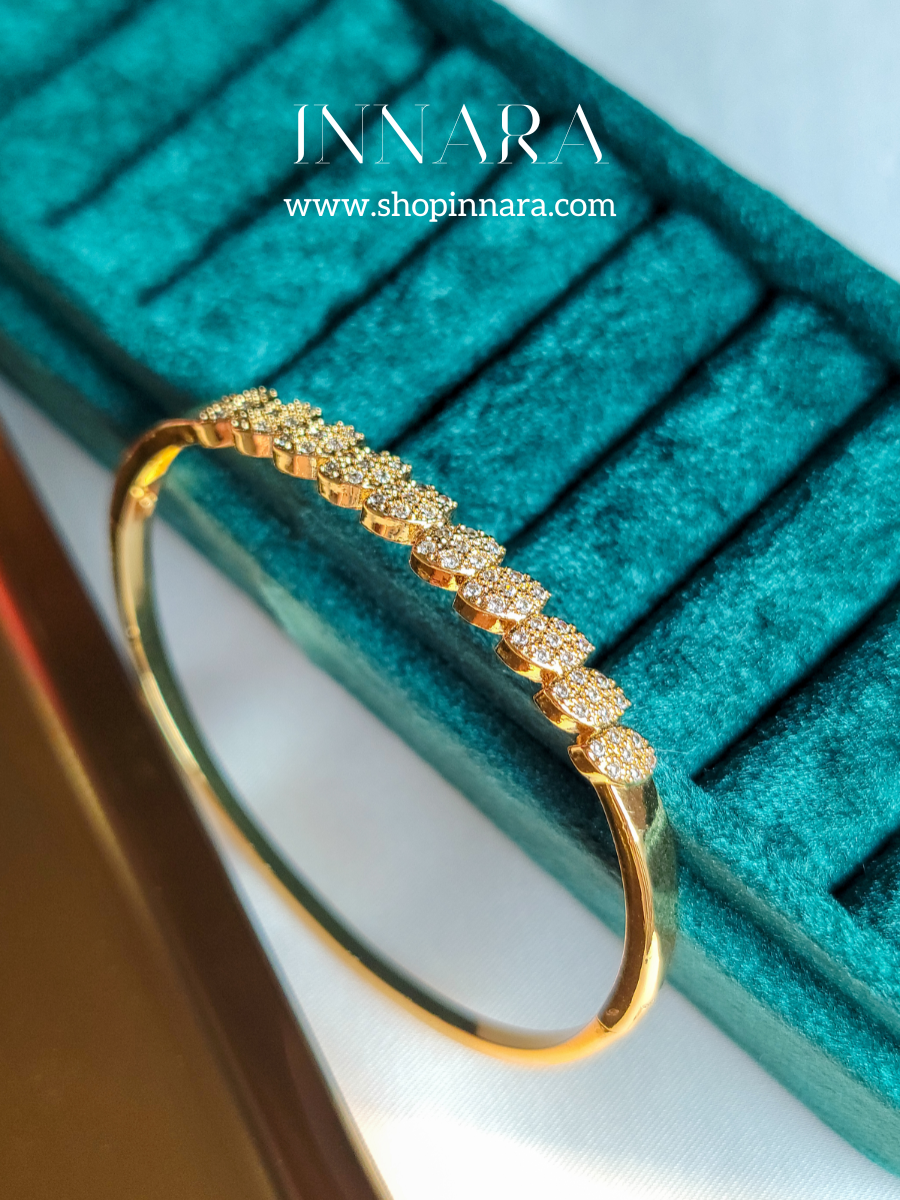 Solara Curve Bangle